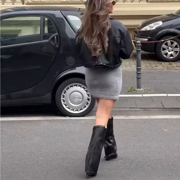 Black fold over boots - Picture 6 of 10